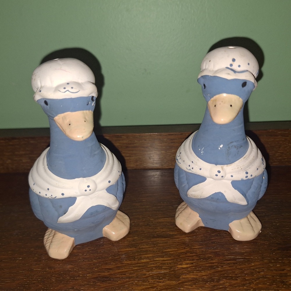 Vintage Handpainted Ceramic Mama Duck Goose Large Salt & Pepper Shakers Country